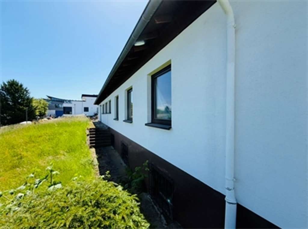 Immobilie in Nastätten - Dank Ihres Gewerbes dürfen Sie diesen riesigen entkerten Winckelbungalow eigenständig optimieren! - Bild 3