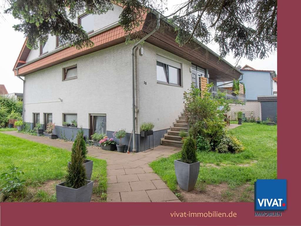 Immobilie in Friedberg (Hessen) - Mehrfamilienhaus mit 4-5 WE. Große Eigentümerwohnung wird mit Verkauf frei. 3 Garagen. - Bild 0