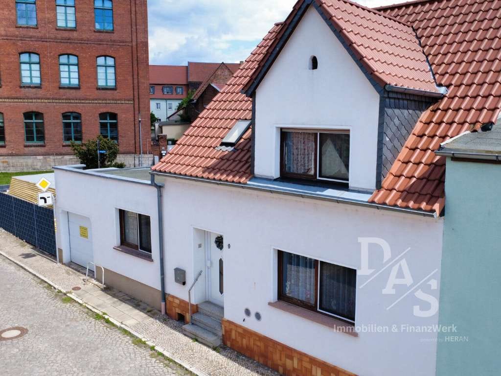 Immobilie in Barby - Viel Platz für Familie, Hobby und Homeoffice – gepflegtes Einfamilienhaus mit Innenhof - Bild 0