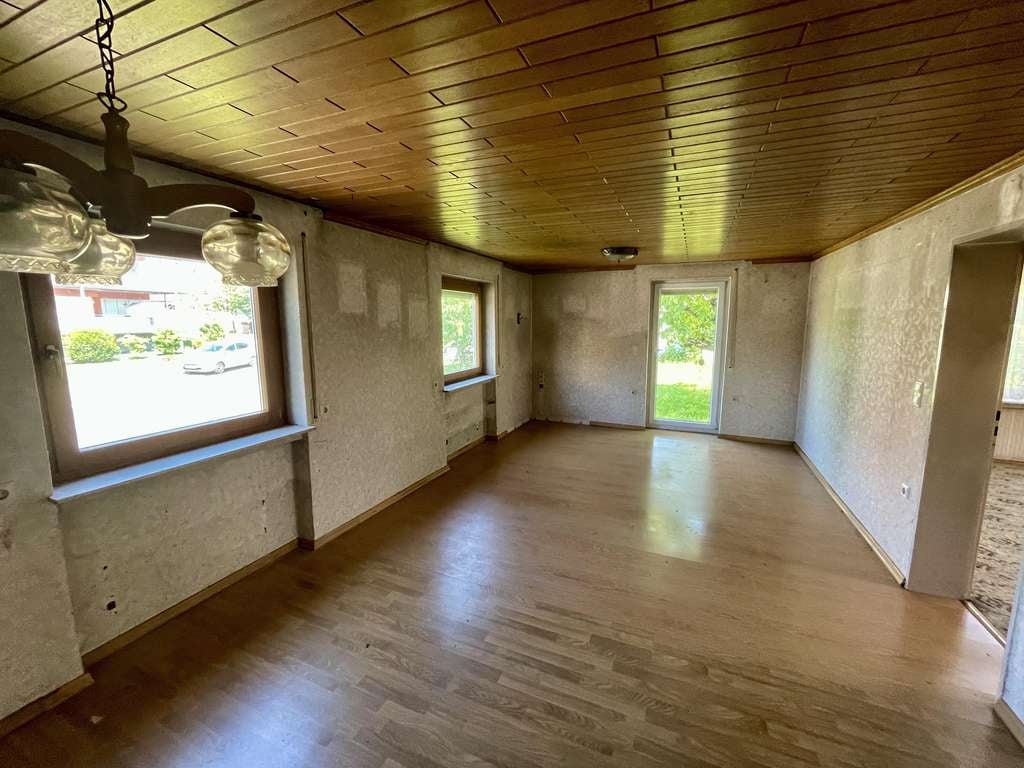 Immobilie in Balingen - Viel Platz für Ideen: Einfamilienhaus mit Garten in beliebter Wohngegend und Gestaltungsmöglichkei - Bild 3