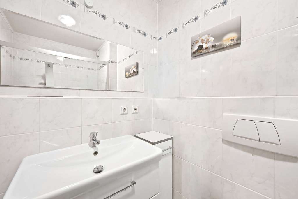 Immobilie in Ötigheim - *****Modernes 1-2-Familienhaus mit Aussenpool in zentraler Lage von Ötigheim***** - Bild 4