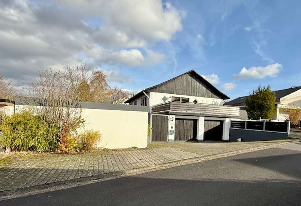 Immobilie in Kreuzwertheim - Haus, Wohnhaus, Einfamilienhaus mit großer Einliegerwohnung in Kreuzwertheim - Bild 0