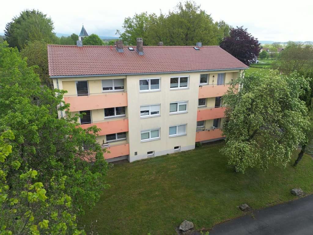 Immobilie in Speichersdorf - Eigentumswohnung in sanierter Wohnanlage! 3-Zimmer Wohnung mit Balkon und Garagenstellplatz - Bild 0