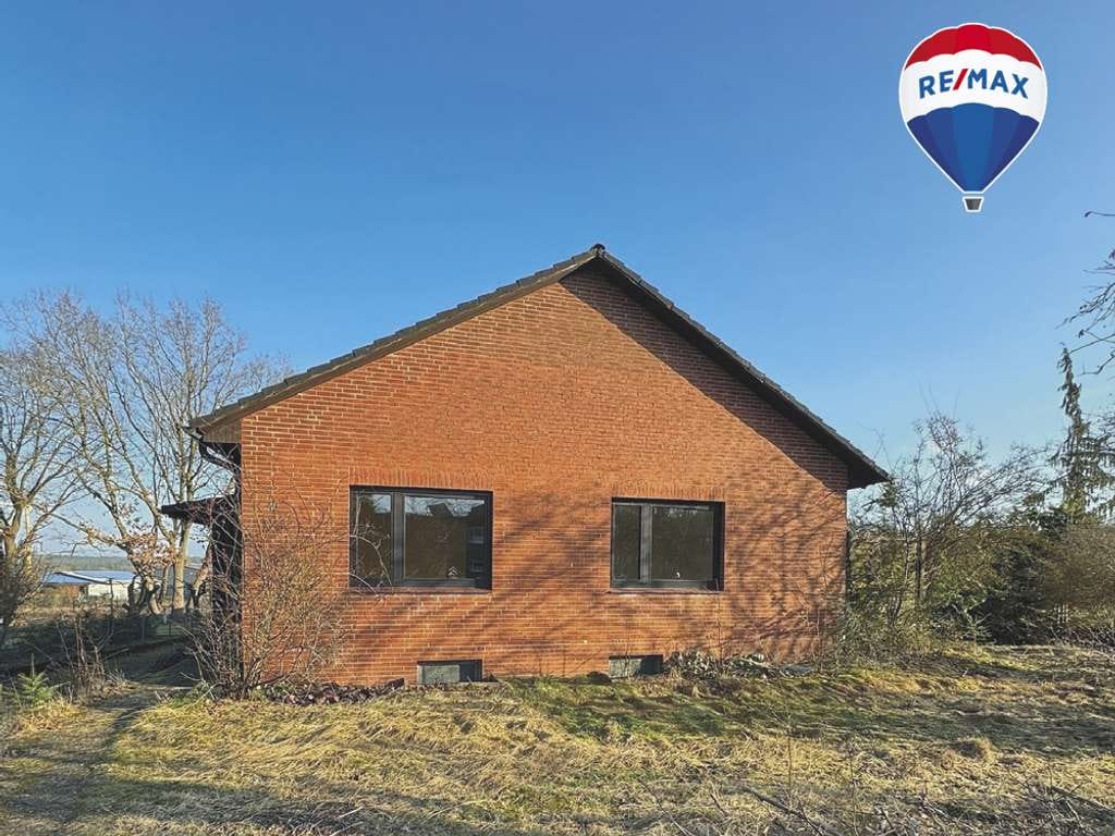 Immobilie in Amelinghausen - sanierungsbedürftiger Bungalow mit Vollkeller auf großem Grundstück - Bild 0