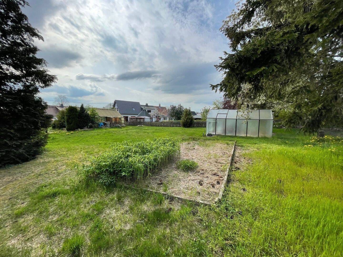 Immobilie in Neukirchen/Erzgebirge - Top Lage /Traumgrundstück/Doppelhaushälfte/sanierungsbedürftig/großes Nebengelass/  maximales Potential für Anbau/Umbau/Erweiterung - Bild 2
