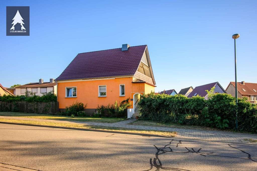 Immobilie in Hedersleben - Am Hakel zu Hause – Einfamilienhaus mit Garten, Balkon, Garage und ordentlich Platz - Bild 2