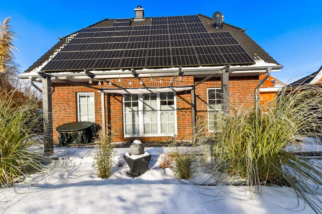 Immobilie in Achterwehr - Neubaugleiches EFH mit PV Anlage und WallBox  - Bild 3