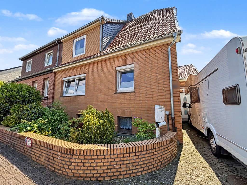 Immobilie in Ilsede - Hier den Sommer genießen: Gepflegte Doppelhaushälfte mit Garten und Garage in Groß-Ilsede - Bild 0