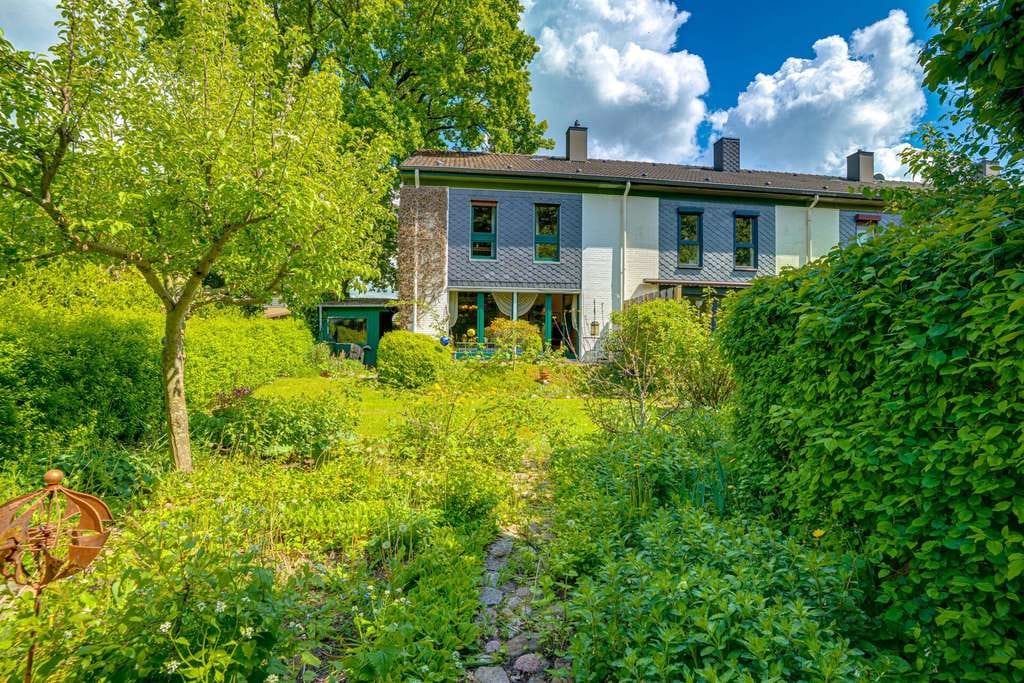 Immobilie in Kropp - Ruhig gelegenes REH in Kropp mit liebevoll angelegtem Garten, Vollkeller & Gestaltungsmöglichkeiten! - Bild 1