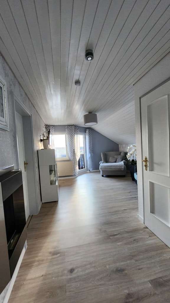 Immobilie in Neuweiler - Privat zu Verkaufen. 2-Zimmer Dachgeschosswohnung mit Balkon. - Bild 1