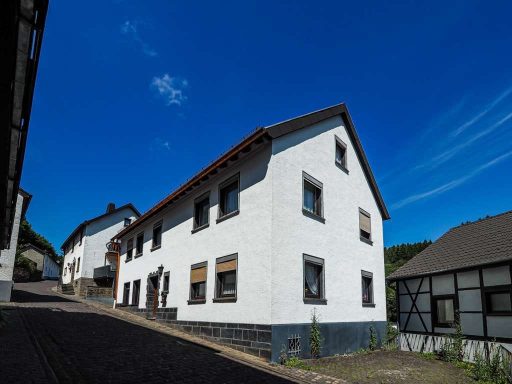 Immobilie in Hellenthal - Einfamilienhaus nähe historischer Burg - Bild 1