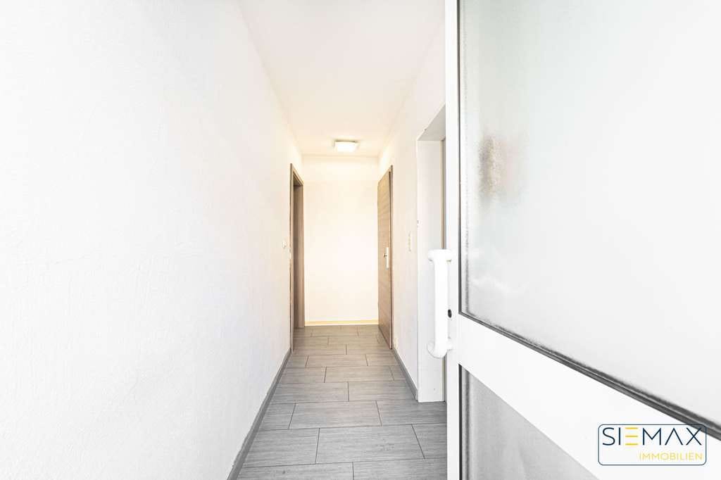 Immobilie in Landshut - STADTHAUS mit CHARAKTER * Heimwerkerperle sucht Käufer mit Blick für Potenzial * - Bild 1