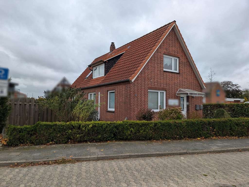 Immobilie in Cadenberge - Zentral gelegenes Einfamilienhaus mit Potenzial - Bild 1