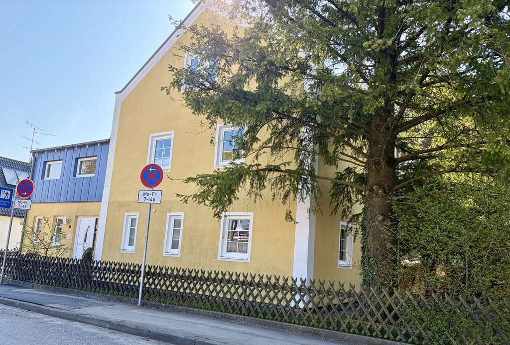 Immobilie in Dorfen - Elegant - großzügig - Top-Lage: Wohnhaus mit  7 Zimmern, DoGarage, Pool    * Angebotsverfahren * - Bild 0