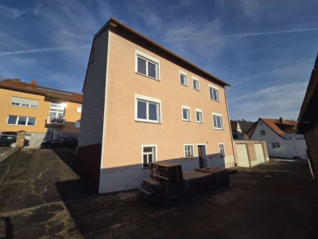 Immobilie in Oberaurach - Großzügiges ZFH (Wfl. 165 m²) mit Gartengrundstück (1.056 m²) und zwei Garagen in Oberaurach, O - Bild 4