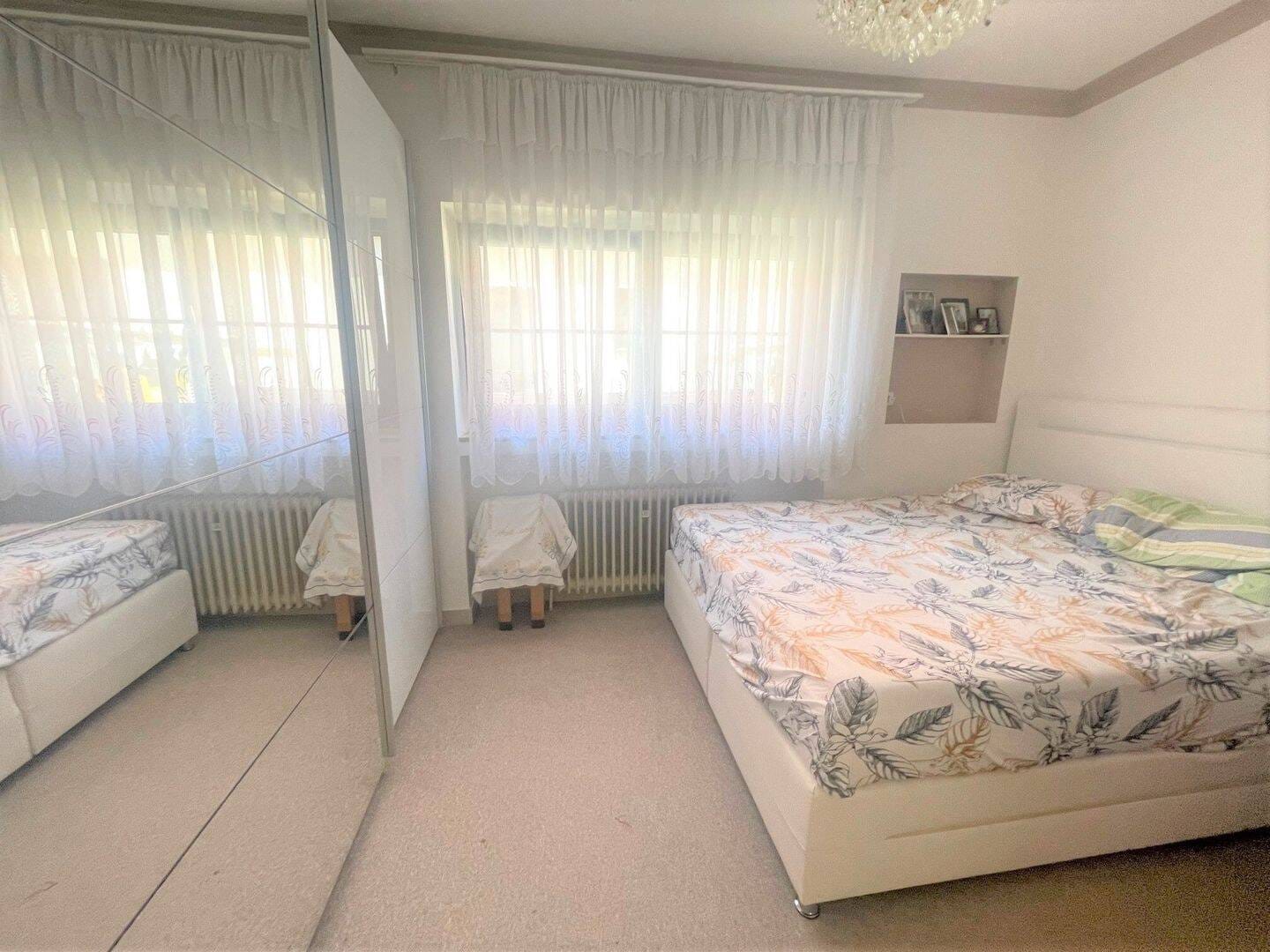 Immobilie in Nördlingen - Geräumiges Zwei- Dreifamilienhaus auf großzügigem Grundstück in gefragter Lage von Nördlingen - Bild 4