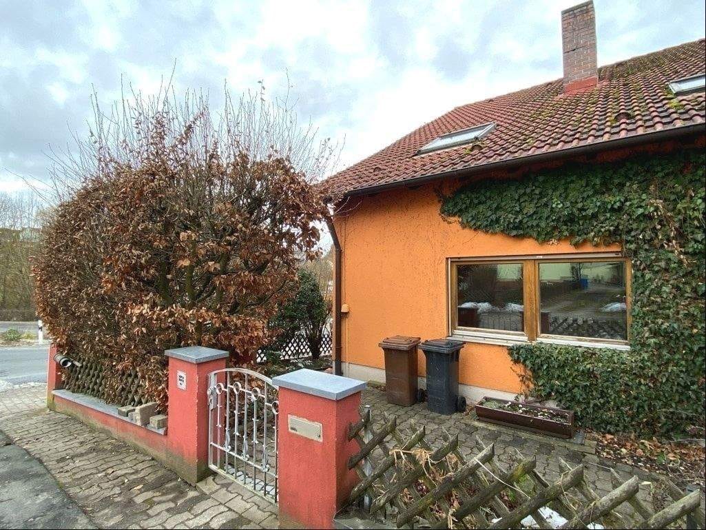 Immobilie in Emskirchen - Emskirchen - Wohnhaus mit zwei Wohnungen, zentrale Wohnlage - Bild 2