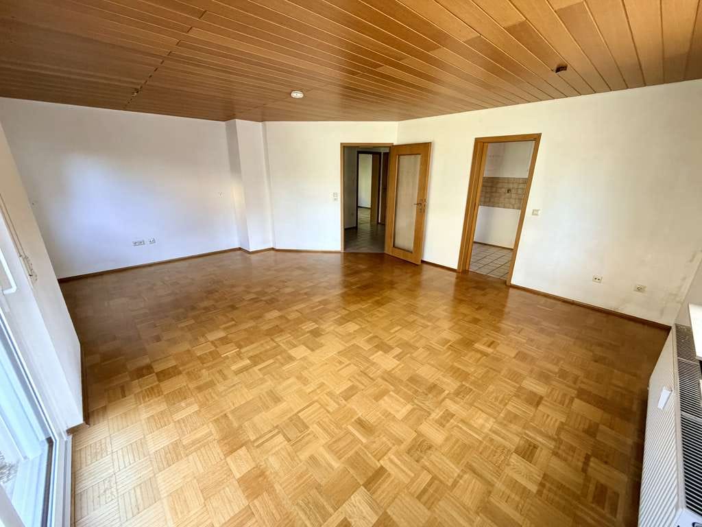 Immobilie in Bad Wimpfen - Barrierefreie Erdgeschosswohnung mit Terrasse, 3 Stellplätzen sowie 1 TG Stellplatz - Bild 2