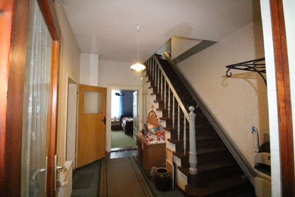 Immobilie in Hecklingen - Doppelhaushälfte in ruhiger Lage mit großem Garten und Garage - Bild 1