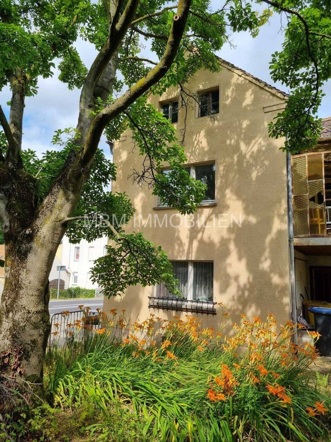 Immobilie in Kamenz - Kamjenc - Sanierungsbedürftiges Einfamilienhaus mit Potenzial in der Lessingstadt Kamenz - Bild 0