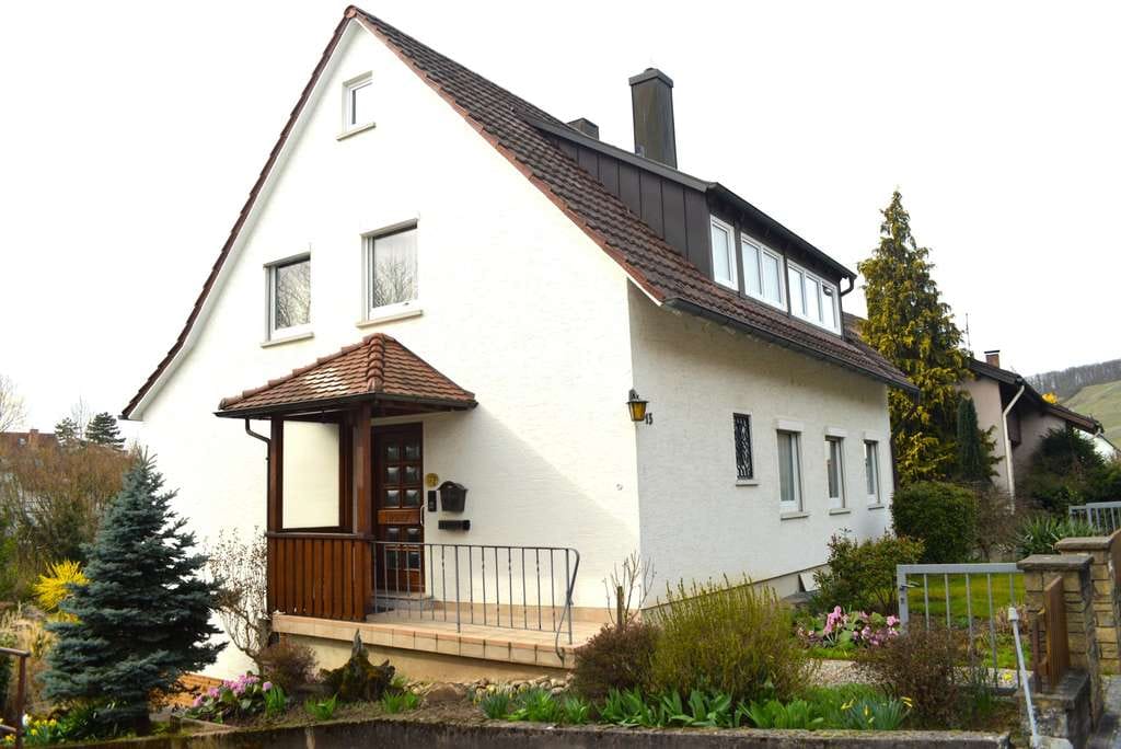 Immobilie in Eberstadt - 1-Fam.-Wohnhaus mit ELW und 3 Garagen in bevorzugter Wohnlage! - Bild 0