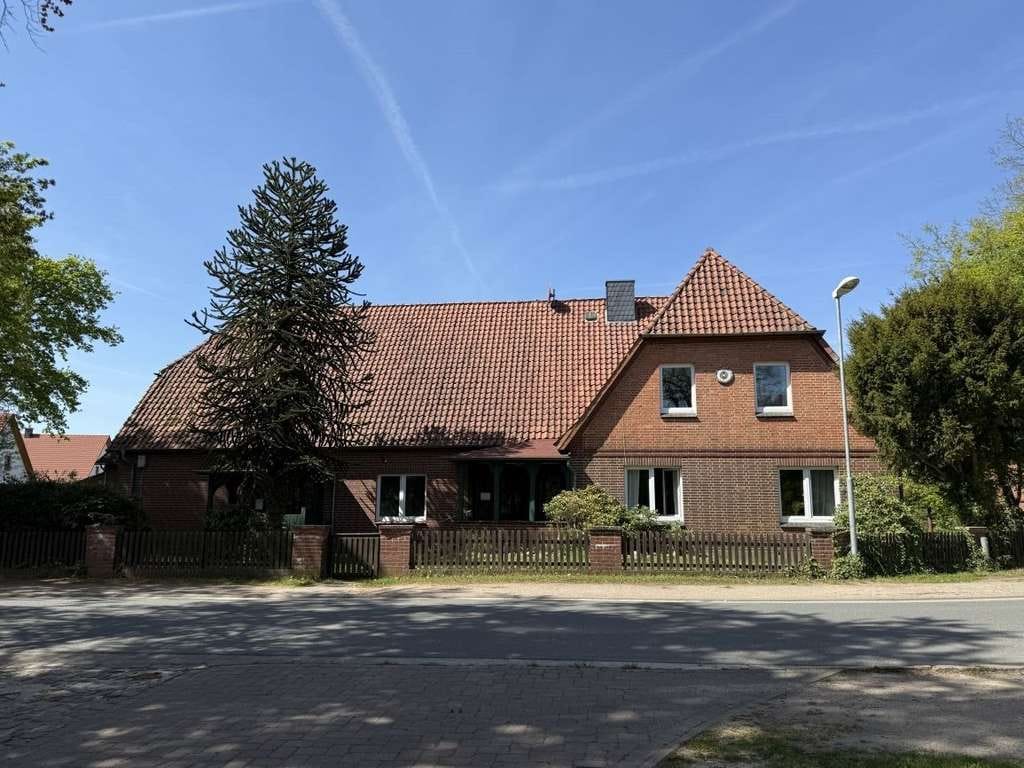 Immobilie in Beedenbostel - Resthof mit großzügigem Grundstück und vielseitiger Nutzungsmöglichkeit in Beedenbostel - Bild 0