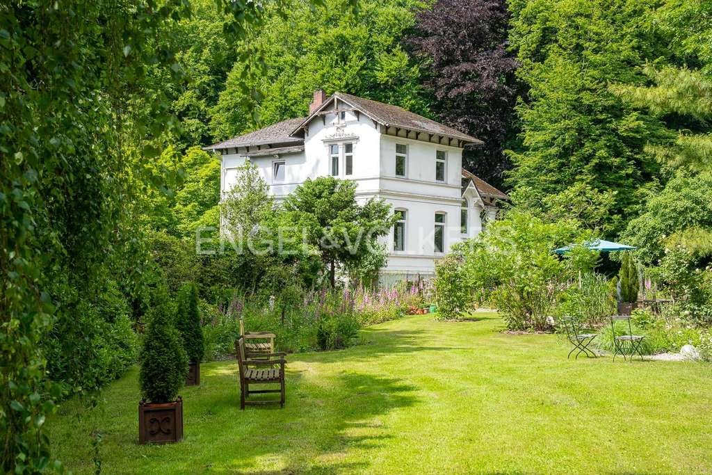 Immobilie in Schmalfeld - Historische Villa auf Parkgrundstück mit eigenem See - Bild 0