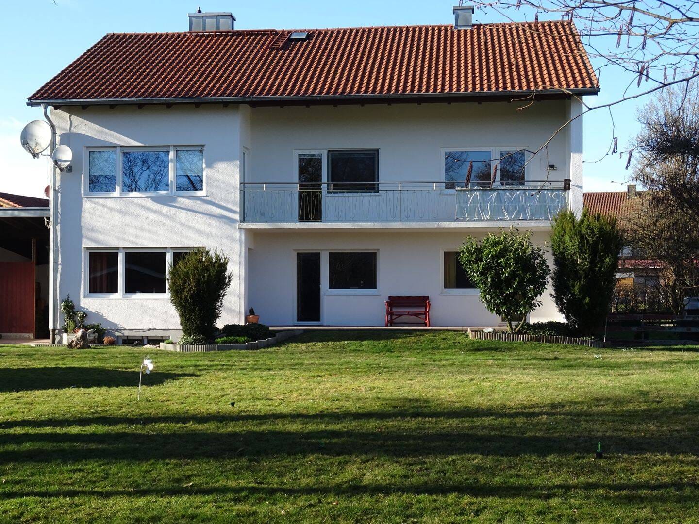 Immobilie in Altötting - Provisionsfrei! Dreiparteienhaus auf großzügigem Grundstück in idyllischer, ruhiger Lage zu verkaufe - Bild 2