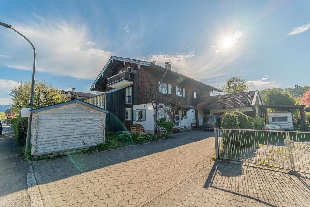 Immobilie in Prien am Chiemsee - 2 Zimmer mit Balkon und Gartenanteil / Kauf gegen Gebot - Bild 0