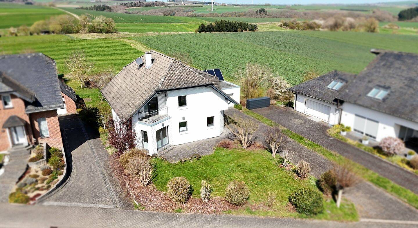 Immobilie in Illerich - Schönes Einfamilienhaus mit Einliegerwohnung, Doppelgarage und Garten in Illerich, nahe Cochem - Bild 0