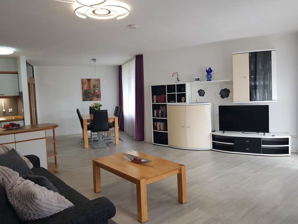 Immobilie in Immenstaad am Bodensee - Ferienwohnung mit See- und Alpenblick (voll möbliert) - Bild 0