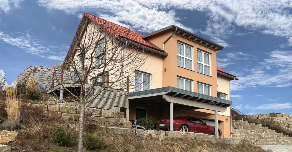 Immobilie in Satteldorf - Ökologisches Einfamilienhaus mit Aufzug, Holzdecke & Wohlfühlatmosphäre in Südlage - Bild 0