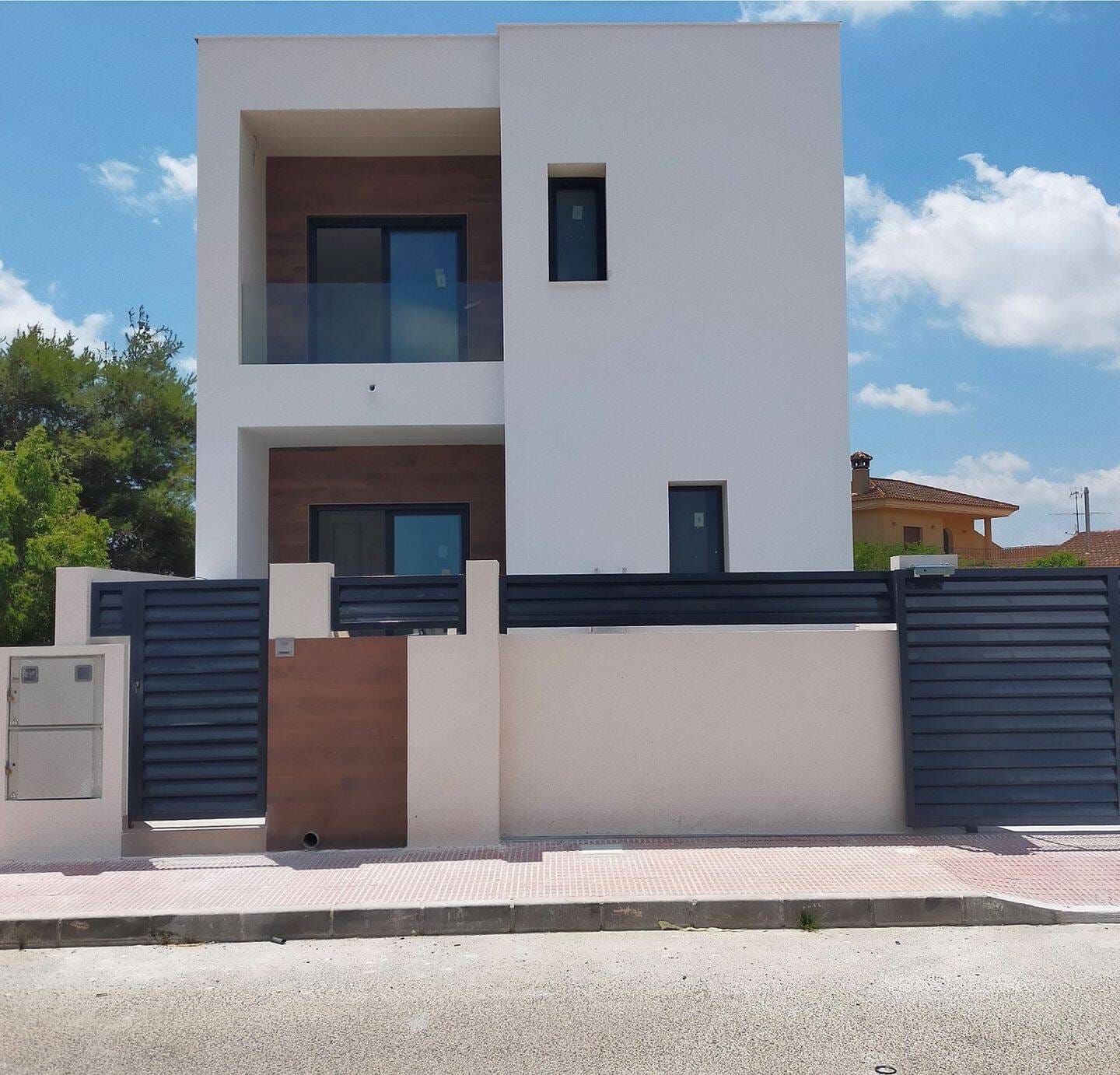 Immobilie in Döbern - Moderne Villa mit 3 Schlafzimmern, 3 Bädern, privatem Pool und Stellplatz - Bild 0