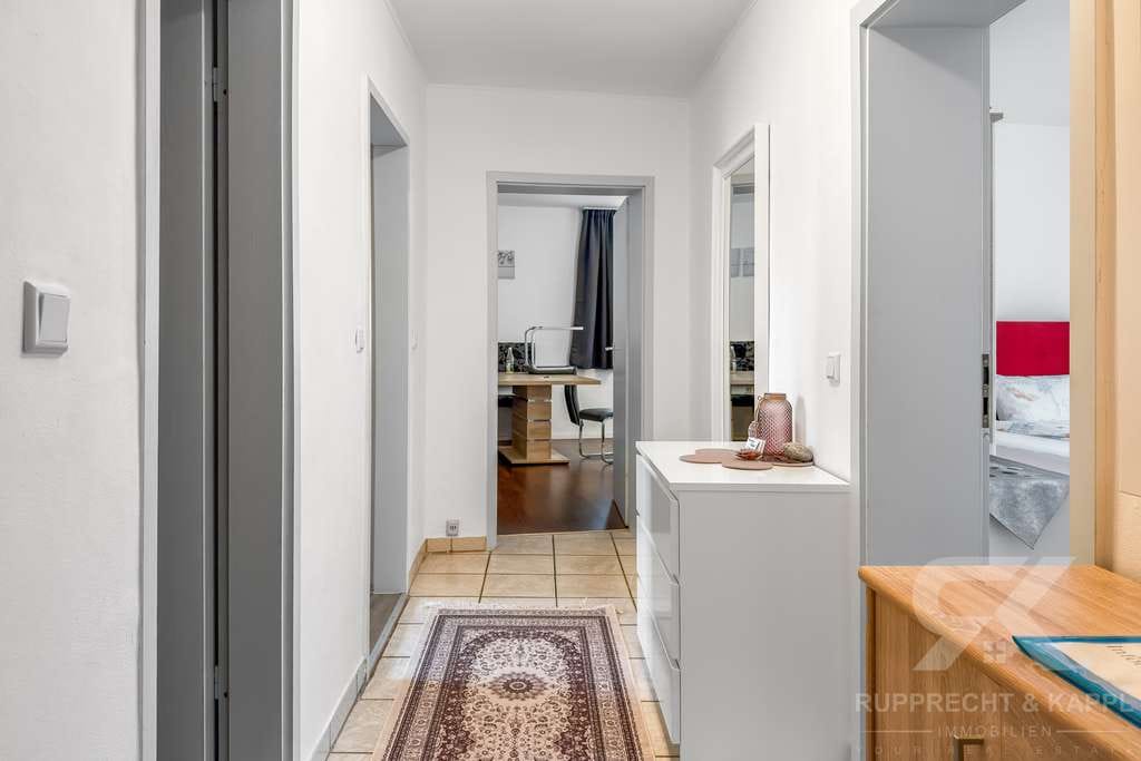 Immobilie in Schönwald - Charmante renovierte 3-Zimmer-Erdgeschosswohnung am Kirchplatz in Schönwald - Bild 3