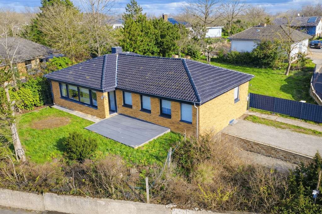 Immobilie in Hargesheim - Idyllisch gelegener Bungalow mit großem Garten und Garage in ruhiger Wohnlage - Bild 0
