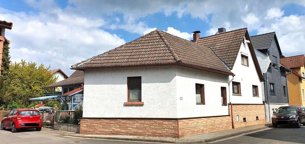Immobilie in Langenselbold - Von außen klein, innen ein echtes Raumwunder!
Familienhaus mit Herz und Potenzial - Bild 1