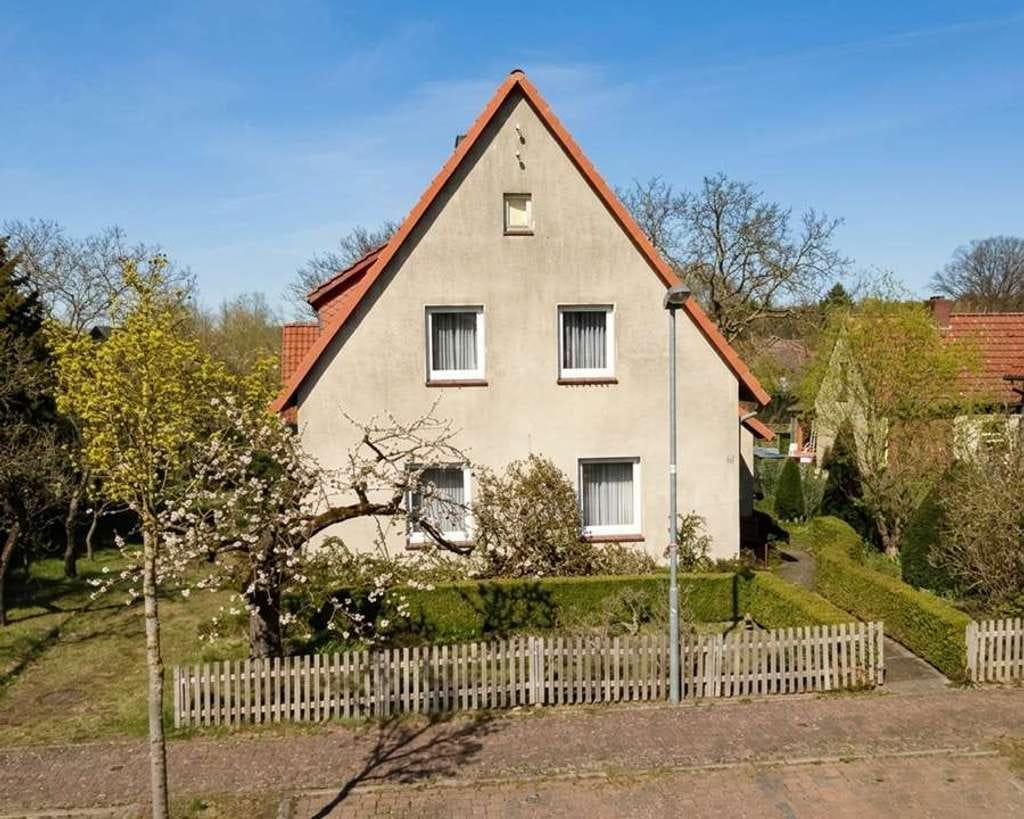 Immobilie in Eldingen - Eldingen - Einfamilienhaus im Dornröschenschlaf – mit großem Garten und Obstbäumen neu entdecken! - Bild 1
