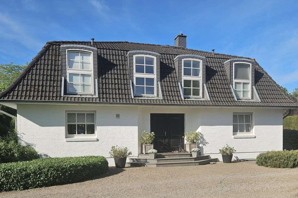 Immobilie in Klein Offenseth-Sparrieshoop - Exklusive Villa auf 3 Baugrundstücken - Bild 0