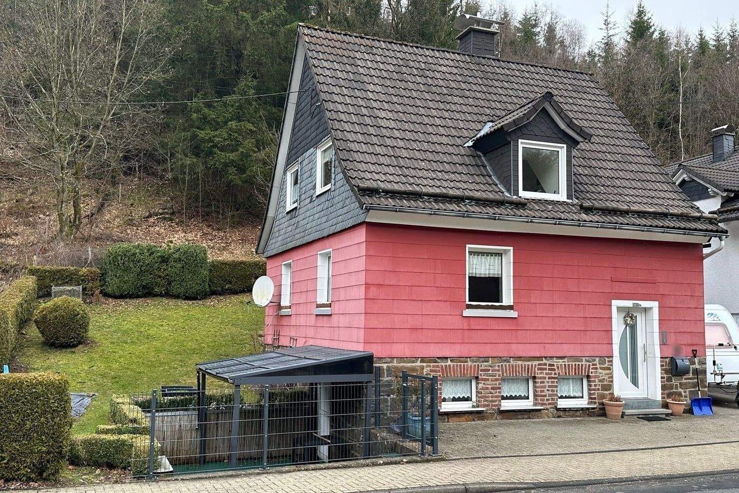 Immobilie in Bad Laasphe - Charmantes Einfamilienhaus mit Garten - Bild 1