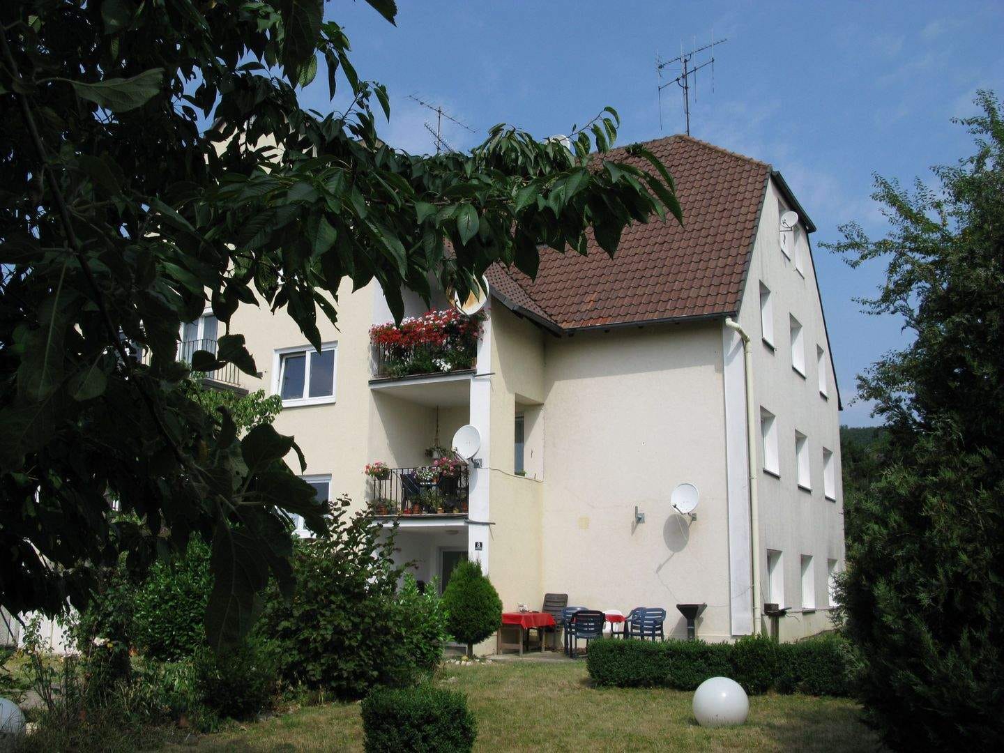 Immobilie in Lichtenfels - Geräumiges Mehrfamilienhaus mit 7 Wohnungen, 4 Garagen und Stellplatz in Bester Lage in Lichtenfels in Lichtenfels - Bild 0