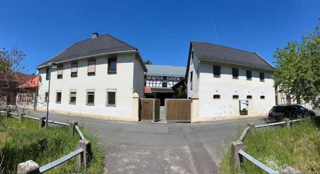 Immobilie in Pößneck - Mediterraner 3- Seitenhof mit großer Scheune, 4 Garagen und großem Grundstück - Bild 1