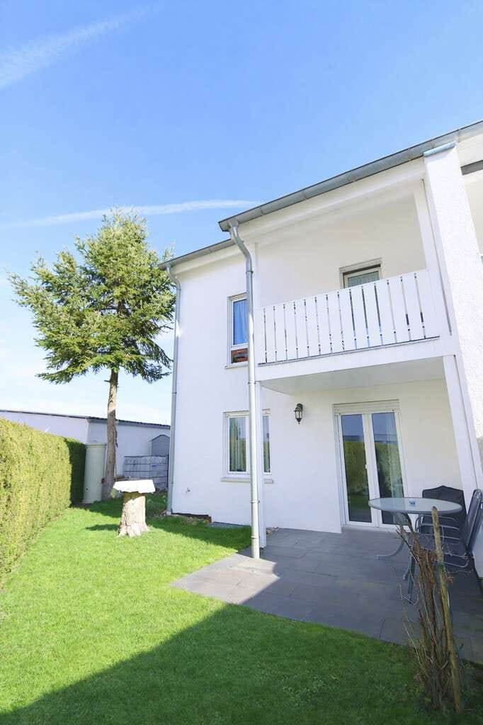 Immobilie in Tiefenbronn - Ihr Zuhause mit Herz & Weitblick! 4,5-Zi.-Reiheneckhaus mit Garten, EBK, PV-Anlage, Carport & Garage - Bild 2