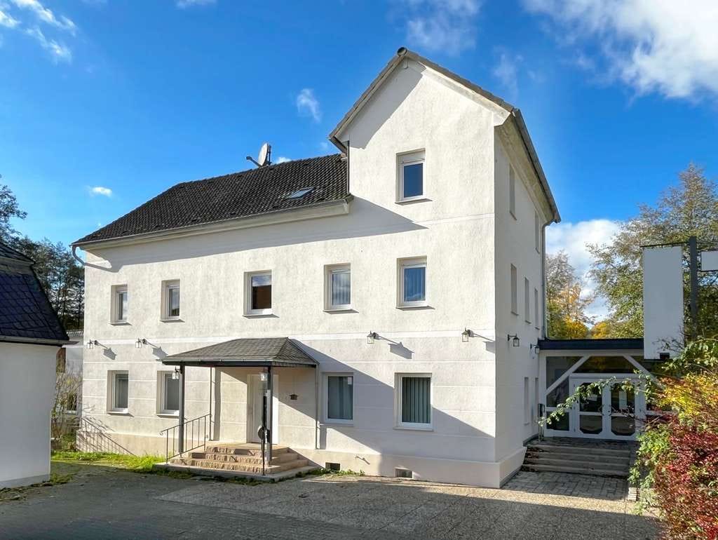 Immobilie in Beselich - Top-saniert - Wohnen und Arbeiten in idyllischer Lage am Bach - Bild 0