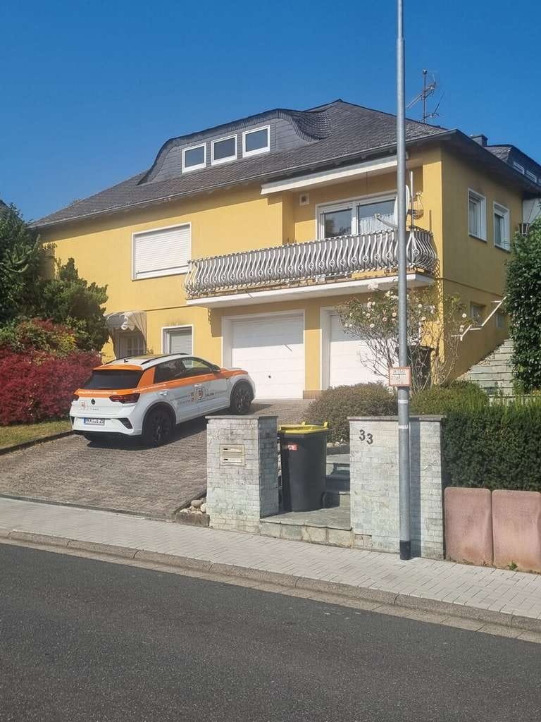 Immobilie in Nidderau - Stilvolles Einfamilienhaus im gehobenen Bungalow-Segment mit eigenständiger Einliegerwohnung - Bild 1