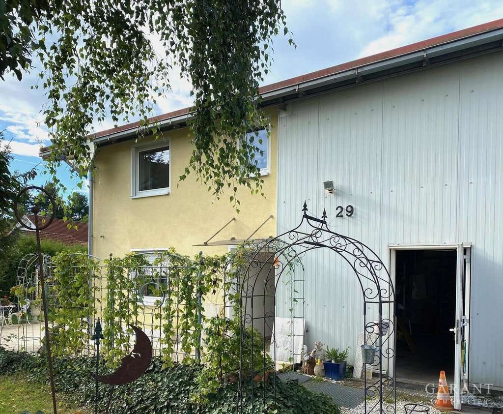 Immobilie in Biberbach - Wohnhaus mit Büro, Werk-/Lagerhalle und Baugrund mit Entwicklungspotenzial! - Bild 3