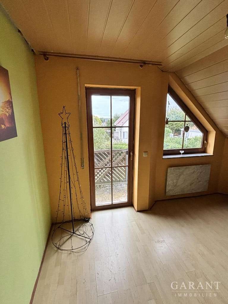 Immobilie in Pommersfelden - Einfamilienhaus mit Renovierungsbedarf in ruhiger Lage - Bild 2