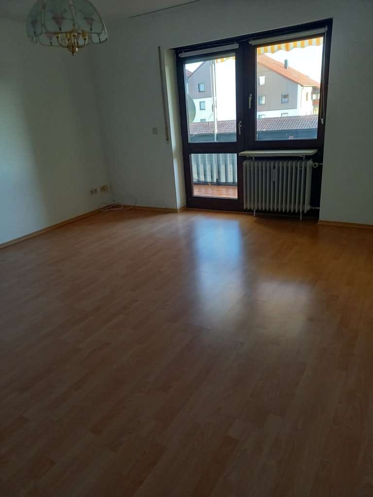 Immobilie in Pocking - Vermietete 2-Zimmer-Wohnung mit Balkon & Tiefgarage in ruhiger Siedlungslage - Bild 2