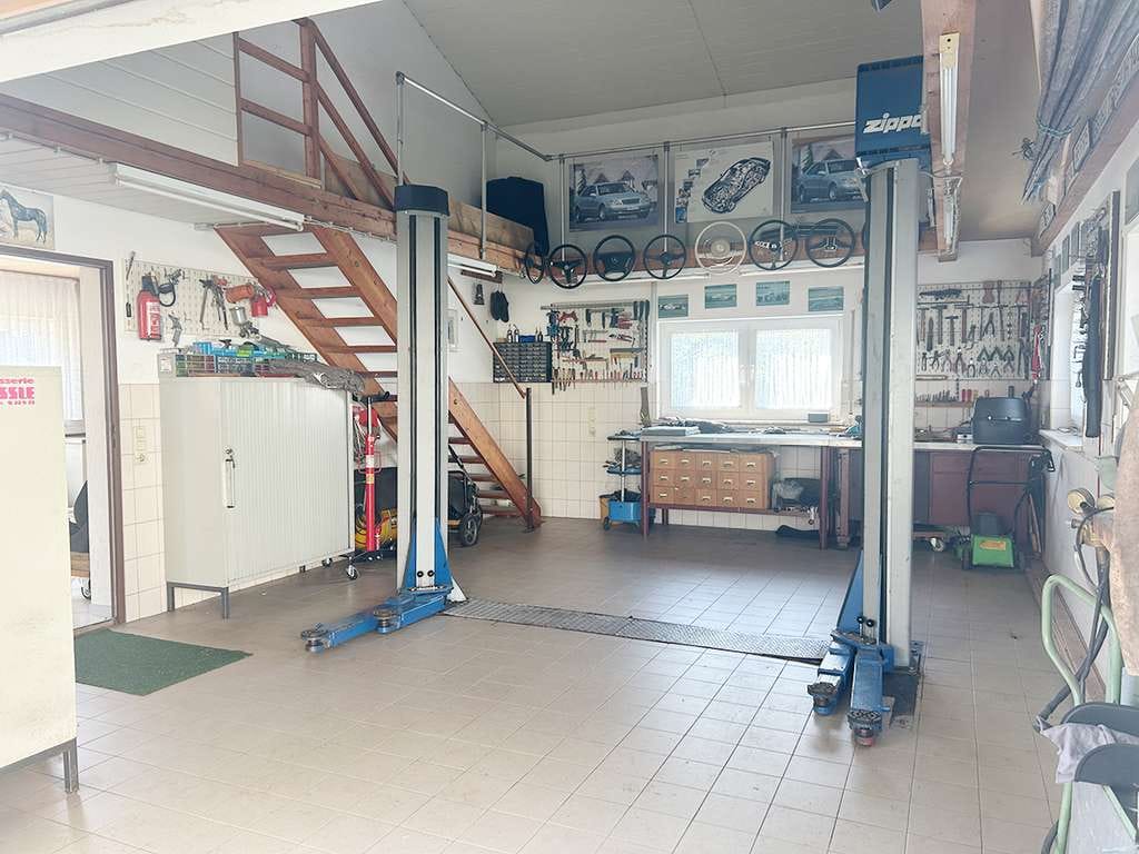 Immobilie in Nufringen - Nufringen: "Rarität, nicht nur für Autobastler" Einfamilienhaus mit Nebengebäude und Hebebühne! - Bild 4
