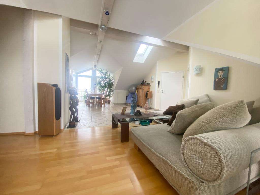 Immobilie in Forstern - MODERNE 3,5-ZIMMER-DACHWOHNUNG IN RUHIGER LAGE MIT EINZELGARAGE - Bild 1