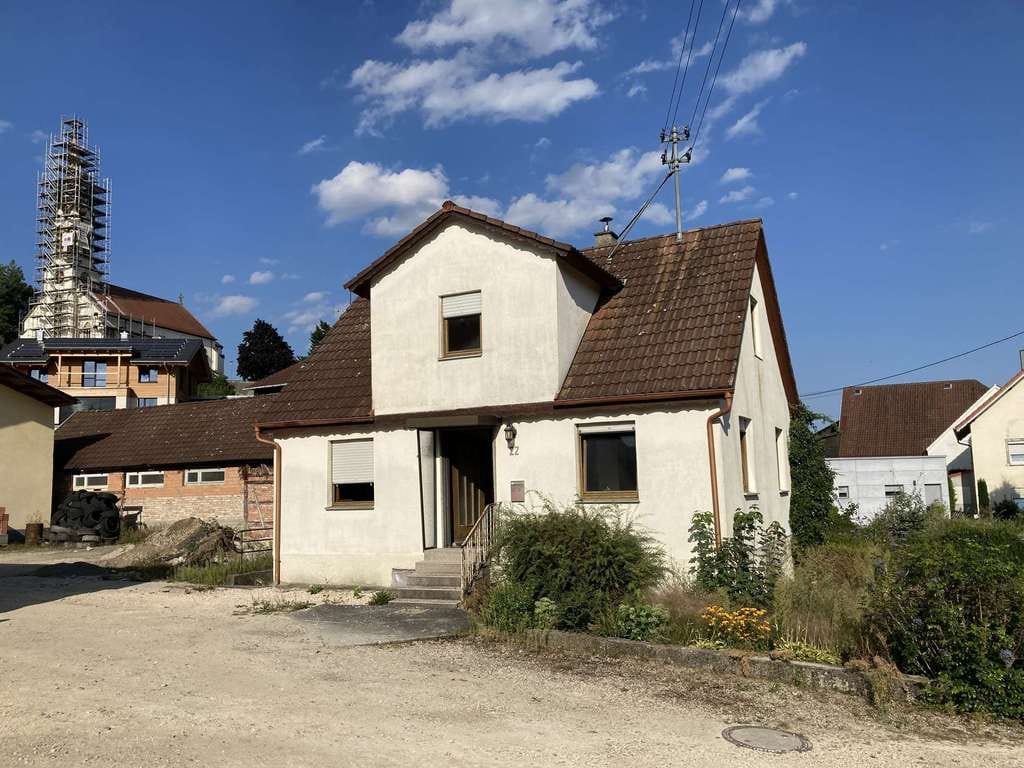 Immobilie in Ertingen - Einfamilienhaus mit Garten und Potenzial im Herzen Oberschwabens - Bild 0